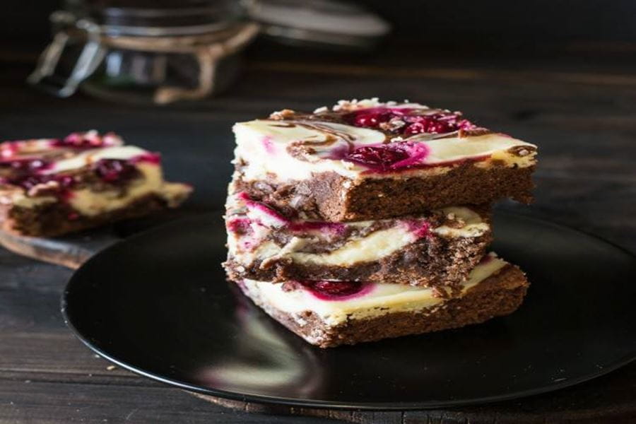 recipe image Strakatý koláč s třešněmi