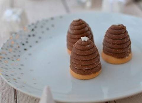 recipe image Včelí úly s likérovým krémem