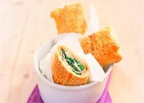 recipe image Špenátový závin se šunkou