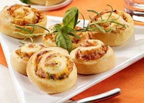 recipe image Šneky s bylinkovou - masovou náplní