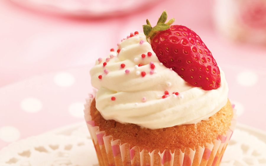 recipe image Citronovo-makové cupcakes s jahodovým krémem a domácí marmeládou