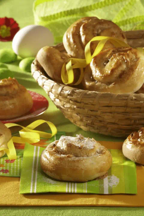 recipe image Skořicové jidášky s vlašskými ořechy