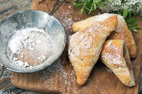 recipe image Šátečky z kynutého těsta plněné jablky