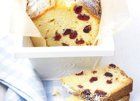 recipe image Marcipánový chlebíček s brusinkami