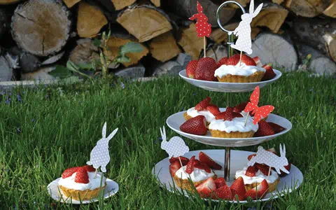 recipe image Tartaletky se zakysanou smetanou a jahodami