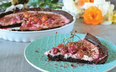 recipe image Kakaový koláč s třešněmi a žervé