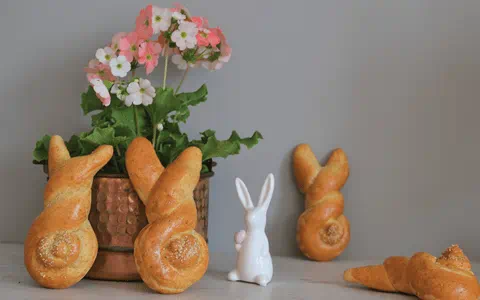 recipe image Velikonoční zajíčci z kynutého těsta