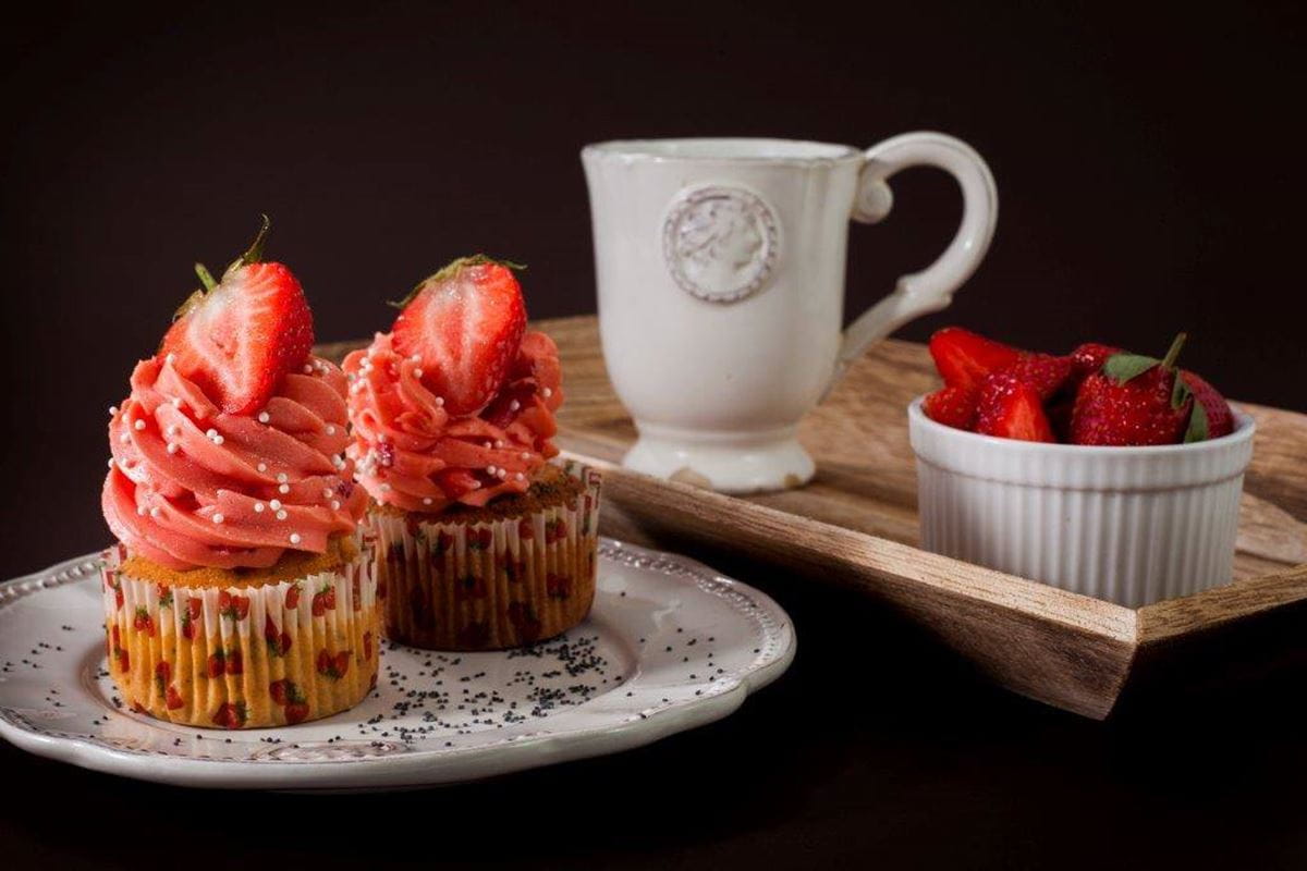 recipe image Citronovo-makové cupcakes s jahodovým krémem plněné domácí marmeládou