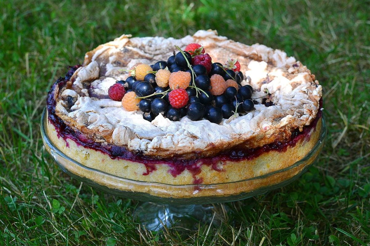 recipe image Ovocný koláč se sněhovou náplní