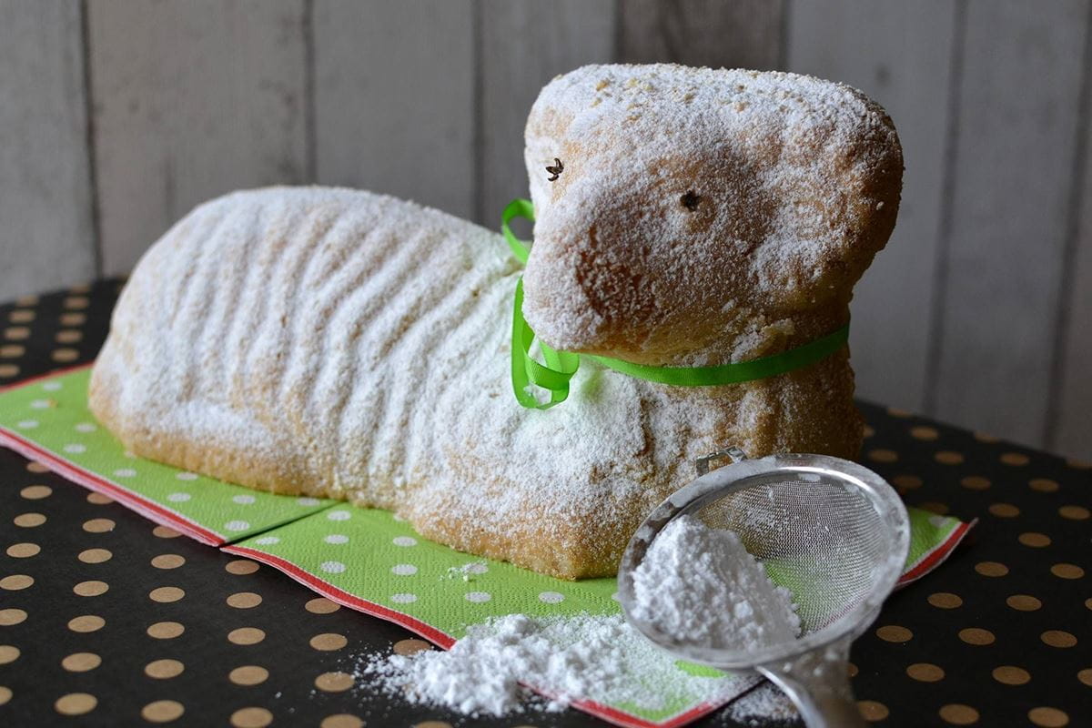 recipe image Velikonoční beránek z piškotového těsta